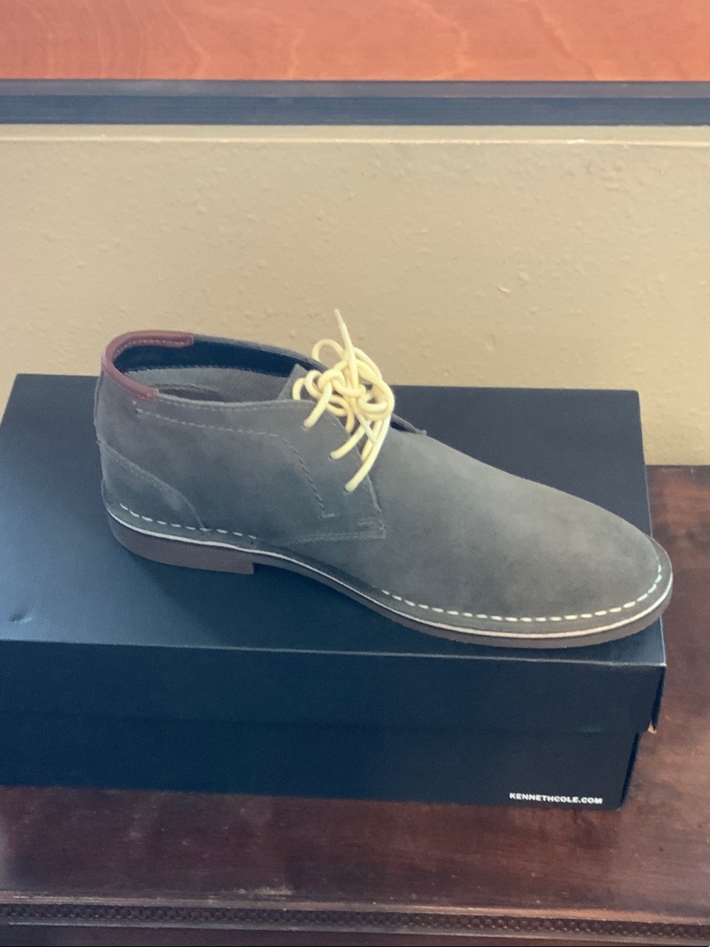 Kenneth Cole Gray Suede Chukka Boot with Cream Laces. ‘DESIGN 10571”
